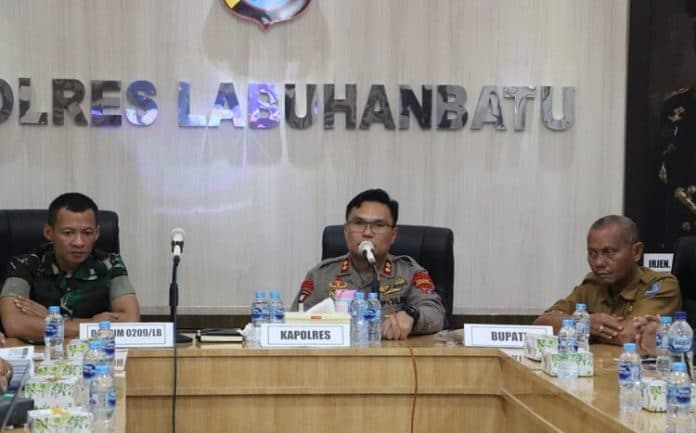 pro_kontra_operasional_pks_pt_ppsp_dibahas_di_polres_labuhanbatu