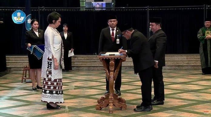 prof_baharuddin_dilantik_sebagai_rektor_unimed_periode_2023_2027