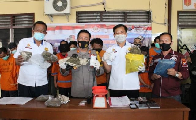 program_100_hari_kapolres_satnarkoba_siantar_amankan_53_pengedar_3_wanita