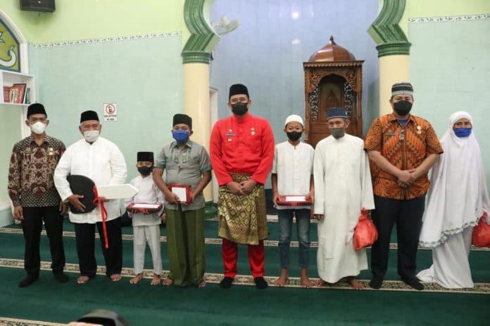 program_masjid_mandiri_pemko_medan_berikan_1_unit_ambulans_umat_ke_bkm_ar_raudhah