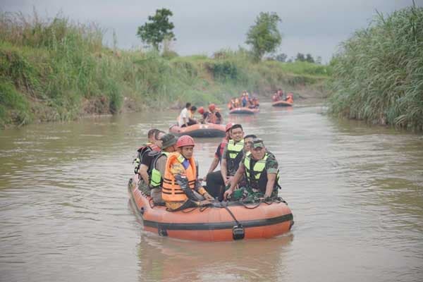progres_pembersihan_sungai_deli_sudah_25_persen