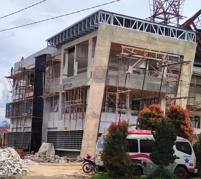 proyek_bangunan_gedung_berbiaya_10_milliar_di_dairi_tidak_selesai