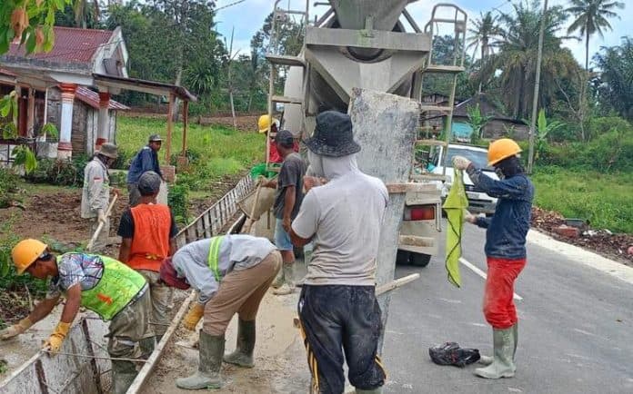 proyek_dinas_bmbk_sumut_di_dairi_diduga_dikerjakan_tanpa_pengawasan