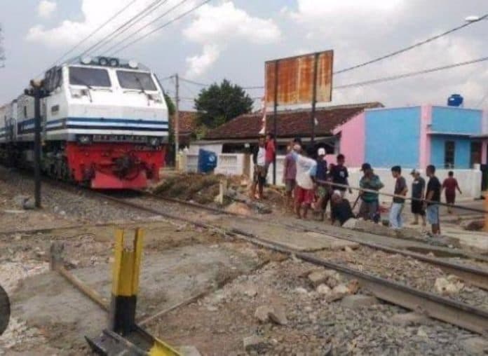 pt_kai_ada_356_perlintasan_rel_kereta_api_tanpa_palang_di_sumut