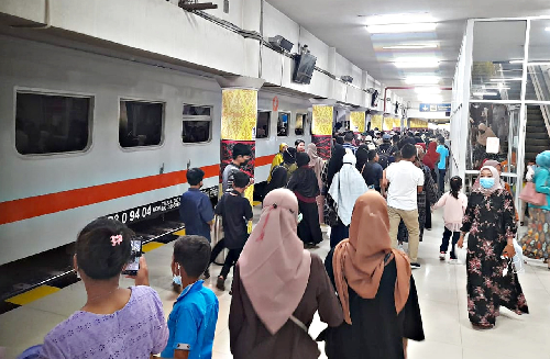 pt_kai_angkut_82028_penumpang_selama_libur_lebaran_2022