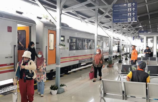 pt_kai_berlakukan_ketentuan_baru_pembatalan_tiket_mulai_1_juni