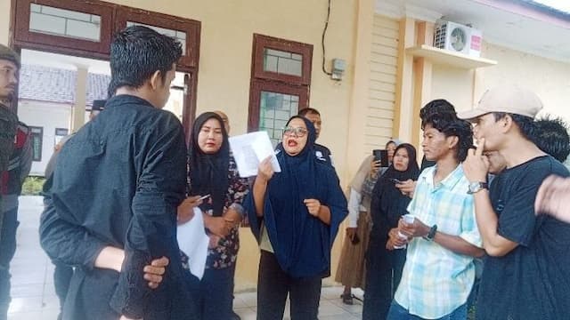 pt_msj_diduga_buang_limbah_ke_sungai_puluhan_mahasiswa_ppl_pl_demo_ke_polres_dan_dinas_lhk_palas