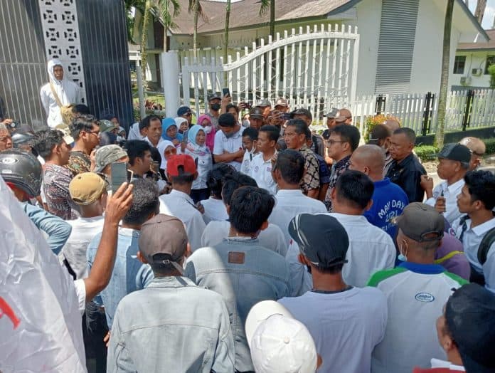 ptpn_2_segera_lakukan_pengerasan_jalan_kebun_limau_mungkur_deli_serdang