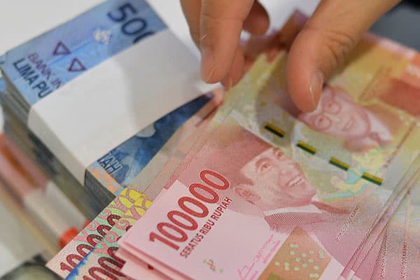 pukul_1400_wib_rupiah_pangkas_penguatan_ke_rp_14255us