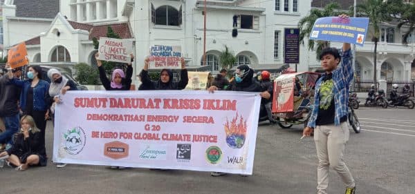 puluhan_aktivis_dan_mahasiswa_gelar_aksi_damai_global_climate_strike_di_medan