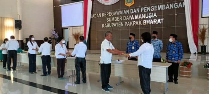 puluhan_kepala_sekolah_di_pakpak_bharat_gelar_sertijab