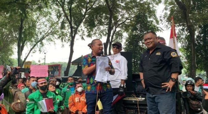 puluhan_ojol_unjuk_rasa_tuntut_dprd_sumut_buat_regulasi_pemberlakuan_tarif_seragam