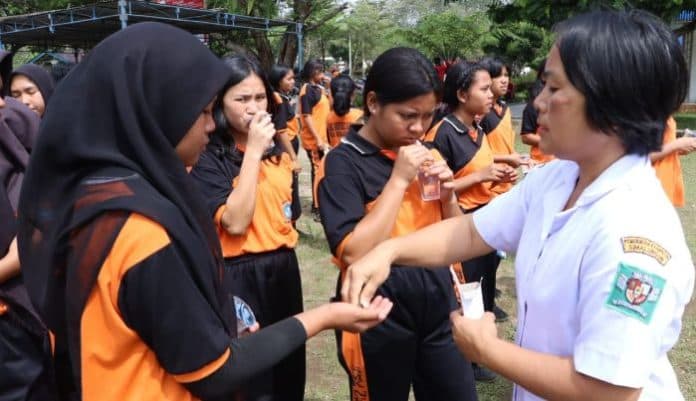 puluhan_pelajar_putri_di_simalungun_diberikan_tablet_penambah_darah