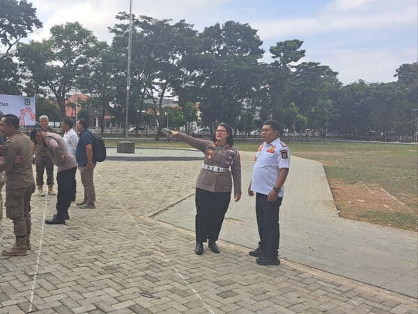 puluhan_personel_satpol_pp_siantar_siaga_sambut_upacara_kirab_api_pon