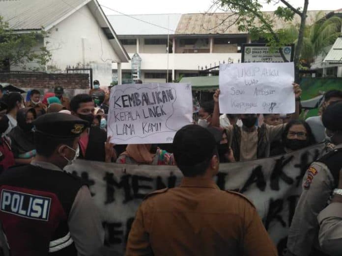 puluhan_warga_belawan_dari_tiga_lingkungan_demo_ke_kantor_camat