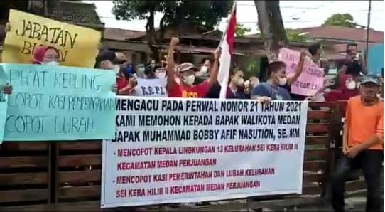 puluhan_warga_minta_camat_perjuangan_copot_lurah_kepling_dan_kasipem_lingkungan_13_sei_kera_hilir
