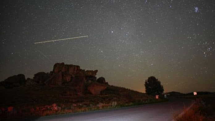 puncak_hujan_meteor_alfa_monocerotid_hiasi_langit_malam_ini