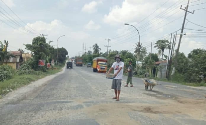 pungli_pengendara_di_jembatan_pagar_merbau_deli_serdang
