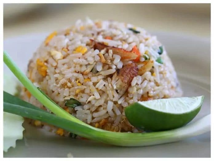punya_kebiasaan_mengkonsumsi_nasi_sisa_ini_yang_harus_anda_ketahui