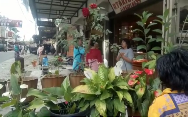 pura_pura_membeli_5_mayam_emas_dibawa_kabur_di_sidikalang_ini_videonya