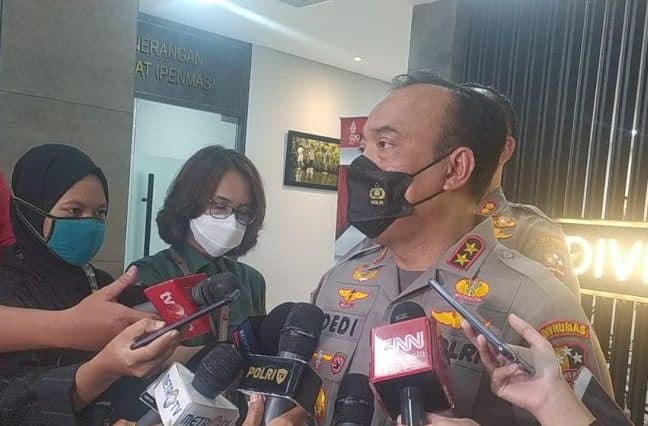 puslabfor_polri_periksa_handphone_brigadir_j_dan_cctv_di_lokasi_kejadian