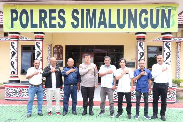 pwi_simalungun_audiensi_ke_kapolres_dukung_kinerja_kepolisian_jaga_harkamtibmas