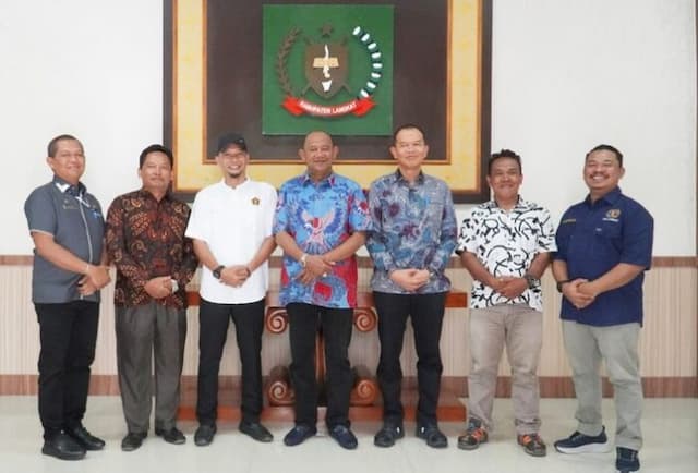 pwi_temui_plt_bupati_langkat_bahas_soal_hpn_dan_perumahan_wartawan