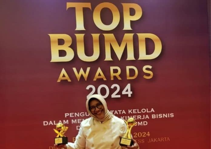 raih_top_bumd_award_dirut_rsu_haji_medan_kami_akan_semakin_giat_buat_perubahan