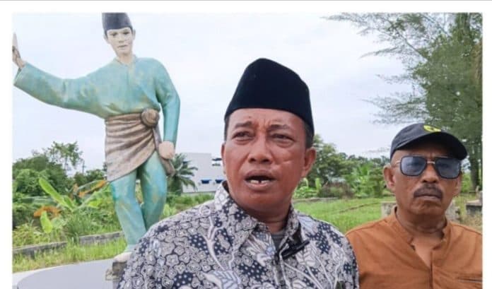 raja_bandar_labuhan_negeri_deli_bersihkan_taman_patung_di_marelan