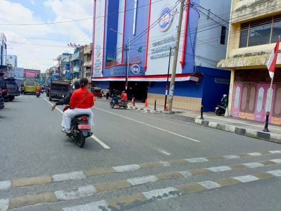 rambu_kejut_di_jalan_merdeka_meresahkan_pengguna_jalan