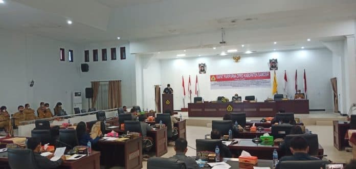rapat_paripurna_dprd_samosir_bupati_vandiko_usulkan_perampingan_opd_jadi_31_dan_menghapus_7_dinas