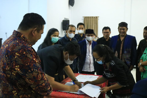 rapat_paripurna_dprd_samosir_sahkan_4_ranperda_jadi_perda
