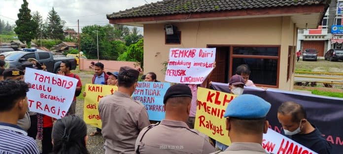 rapat_sosialisasi_pt_dpm_ricuh_dan_diwarnai_aksi_demo