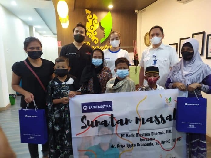 ratusan_anak_ikut_sunatan_massal_bersama_beautify_indonesia