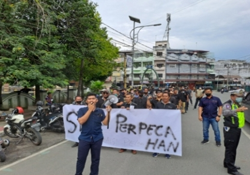 ratusan_kepling_terpilih_di_tebing_tinggi_geruduk_dprd_minta_segera_dilantik