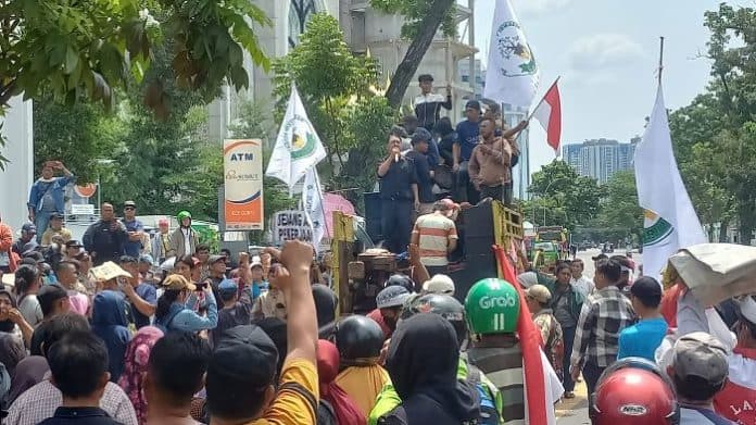 ratusan_massa_desak_pj_gubernur_selesaikan_konflik_agraria_yang_tak_kunjung_usai_di_sumut