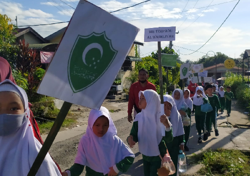 ratusan_murid_sd_al_washliyah_pawai_sambut_tahun_baru_islam_1444_h