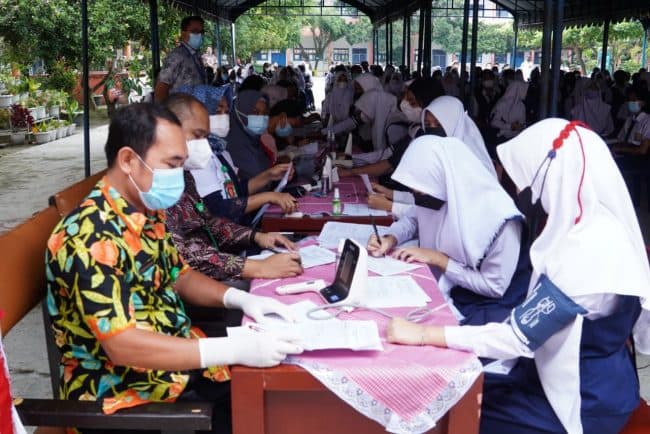 ratusan_pelajar_di_tebing_tinggi_mulai_divaksinasi_covid_19
