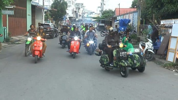 ratusan_scooterist_di_asahan_meriahkan_vespa_ria_dalam_rangka_hut_kodam_lbb