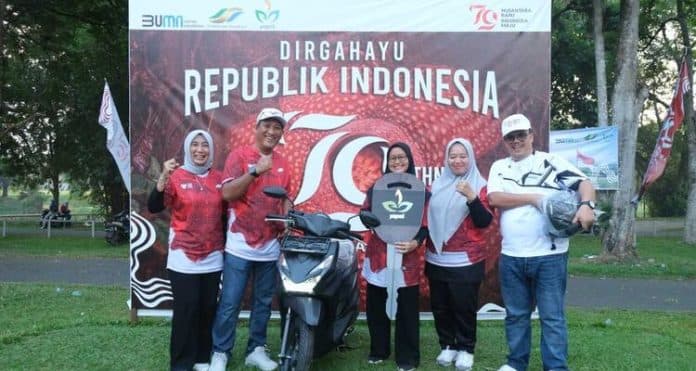 rayakan_hari_kemerdekaan_karyawan_ptpn1_regional_1_raih_motor_baru