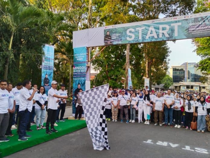 rayakan_hut_ke_25_bumn_ratusan_warga_ikut_jalan_santai_di_siantar