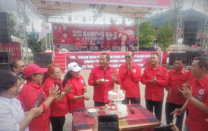 rayakan_hut_ke_2_kompas_berikan_beasiswa_kepada_ratusan_siswa