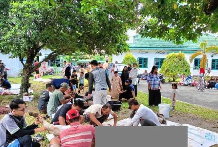 rayakan_idul_adha_masjid_ash_sholeh_siantar_barat_sembelih_13_hewan_kurban