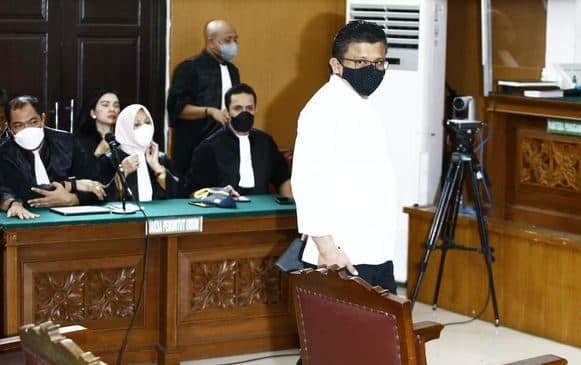 reaksi_ferdy_sambo_setelah_divonis_mati_lihat_pengacara_lalu_bungkam