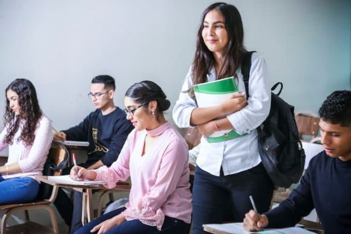 referensi_kuliah_2024_berikut_20_universitas_swasta_terbaik_di_medan