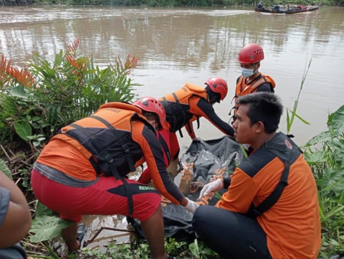 remaja_putri_yang_hanyut_di_sungai_denai_ditemukan_meninggal_dunia