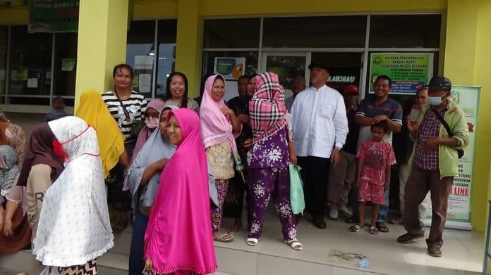 resah_belawan_sering_tawuran_omak_omak_geruduk_kantor_camat