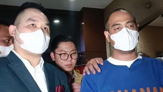 resmi_berbaju_tahanan_ferry_irawan_saya_mohon_maaf