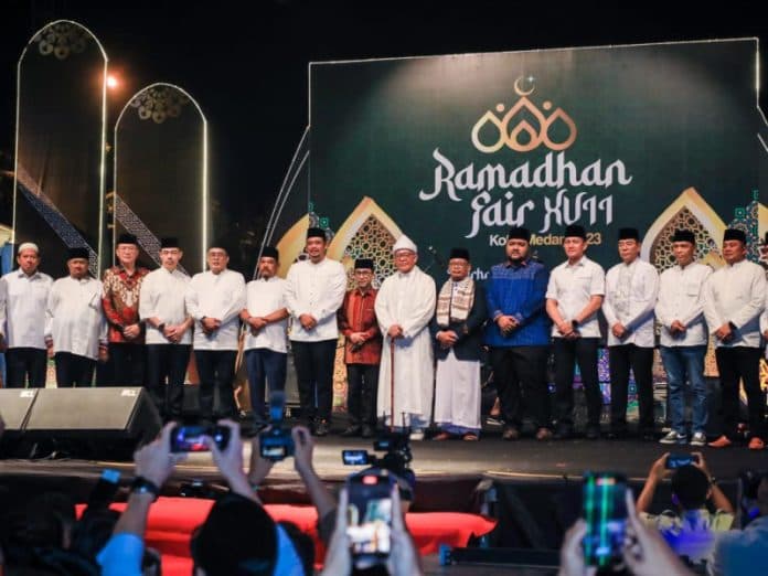 resmi_dibuka_ramadhan_fair_langsung_dibanjiri_warga_kota_medan