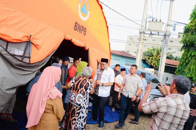 respon_cepat_asri_ludin_tambunan_bantu_korban_kebakaran_di_tembung